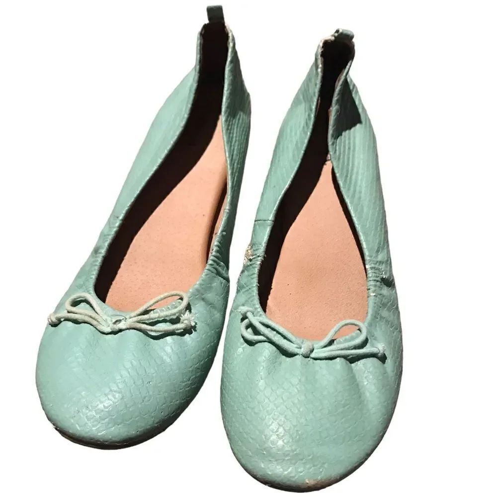 Merona size 9 slip on shoes great condition
